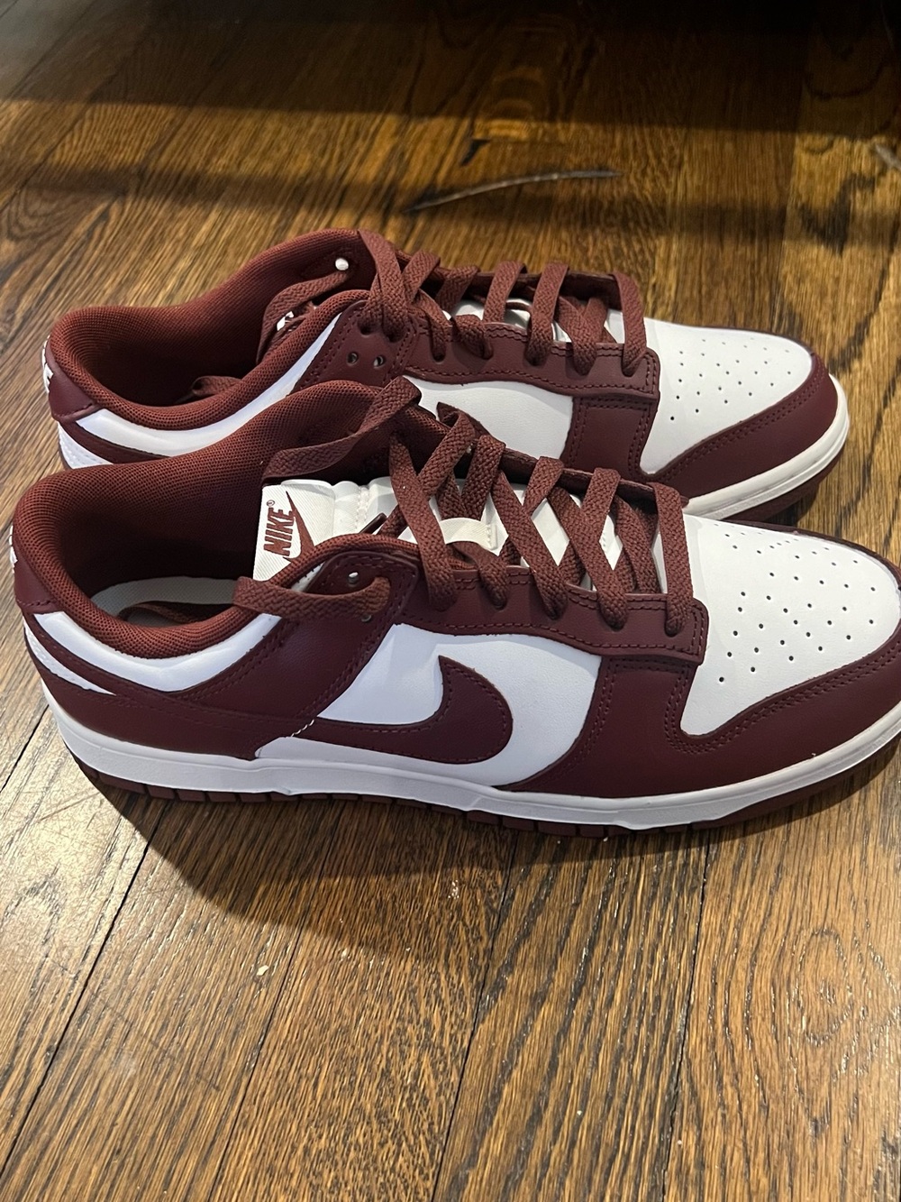 Nike Men's Low-Top Sneakers - White & Maroon